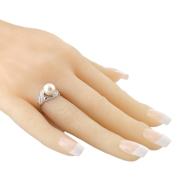 14K White Gold Diamond and Pearl Ring Size 5.25 #16424